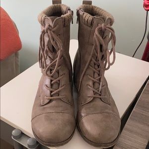Combat boots